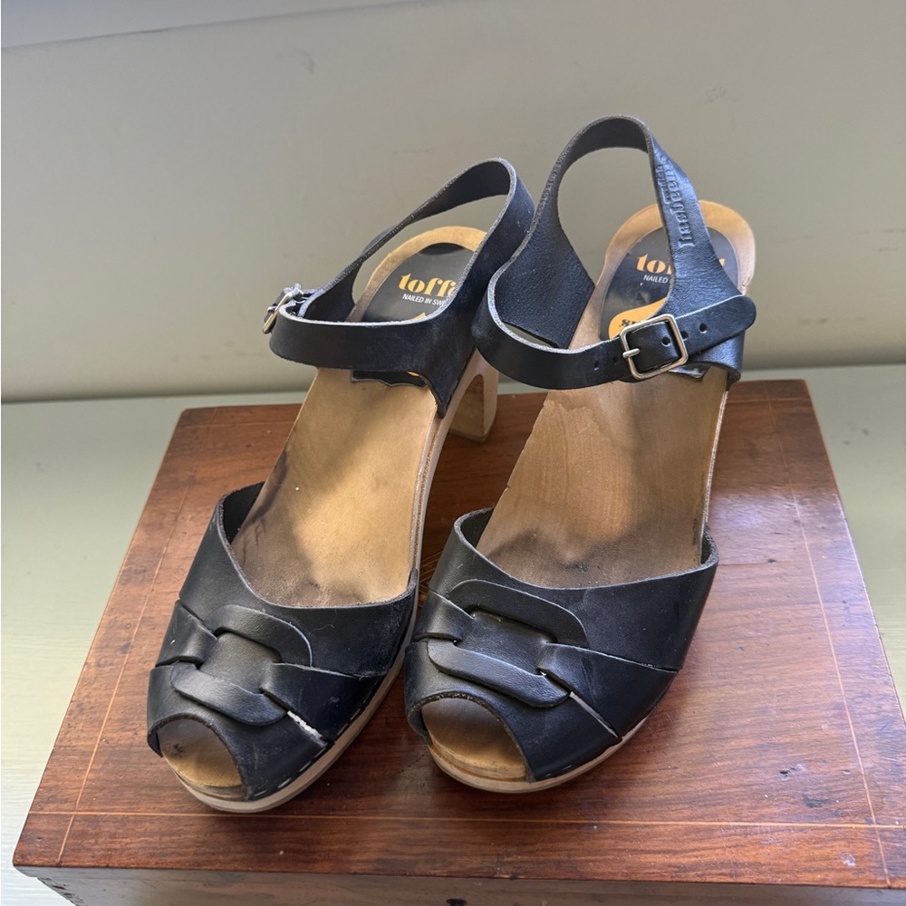 Swedish Hasbeens Black Leather Peep-Toe Slingback Heels size 38 (8)